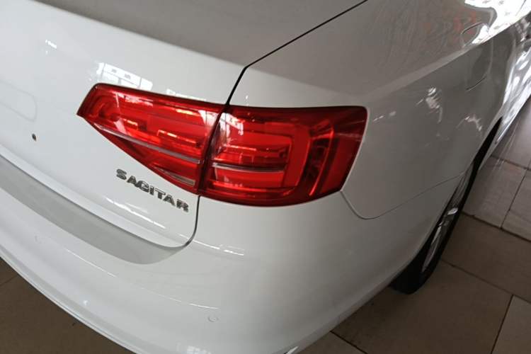 Used Volkswagen Sagitar 2015 1.6L Automatic Comfort Model Right Rear Taillight