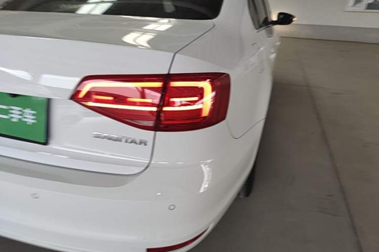 Used Volkswagen Sagitar 2015 1.6L Automatic Comfort Model Right Rear Taillight