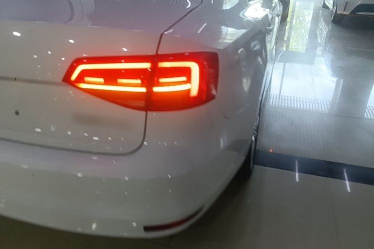 Used Volkswagen Sagitar 2015 230TSI Automatic Comfort Version Right Rear Taillight