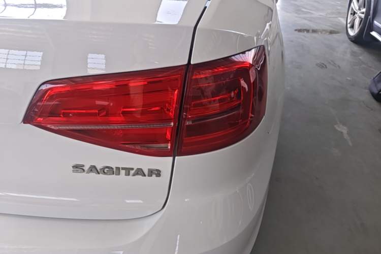 Used Volkswagen Sagitar 2015 1.6L Automatic Comfort Model Right Rear Taillight