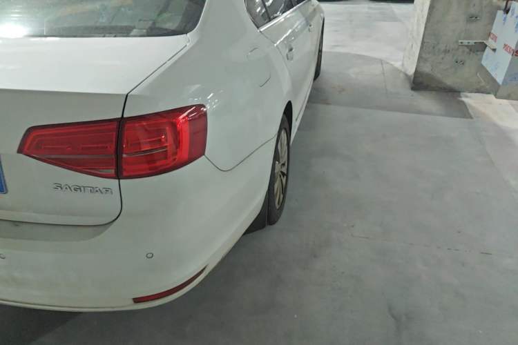 Used Volkswagen Sagitar 2015 1.6L Automatic Comfort Model Right Rear Taillight