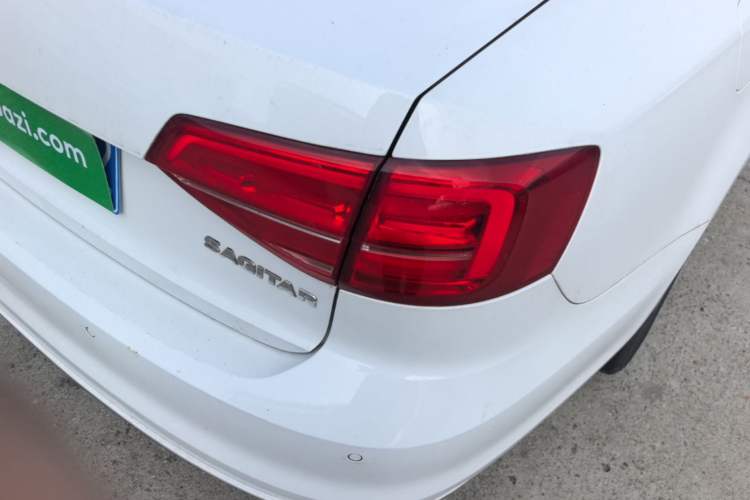 Used Volkswagen Sagitar 2015 1.6L Automatic Comfort Model Right Rear Taillight