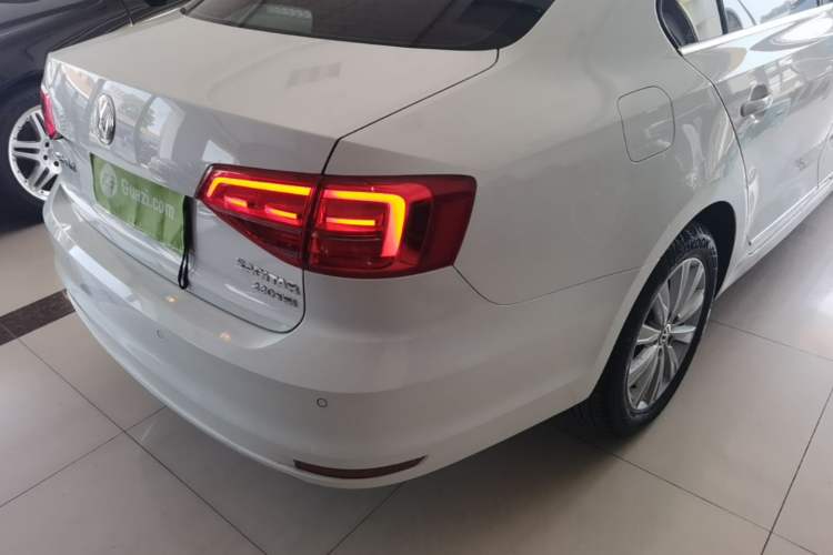 Used Volkswagen Sagitar 2015 230TSI Automatic Comfort Version Right Rear Taillight