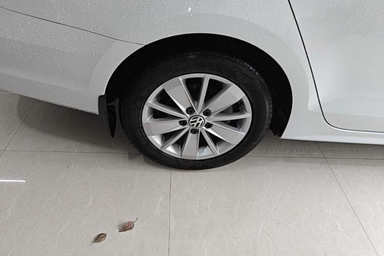 Used Volkswagen Sagitar 2015 1.6L Automatic Fashion Model Right Rear Wheel Hub