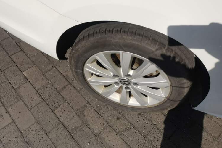 Used Volkswagen Sagitar 2015 230TSI Automatic Comfort Version Right Rear Wheel Hub