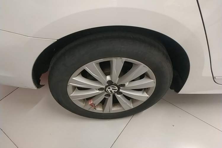 Used Volkswagen Sagitar 2015 230TSI Automatic Comfort Version Right Rear Wheel Hub