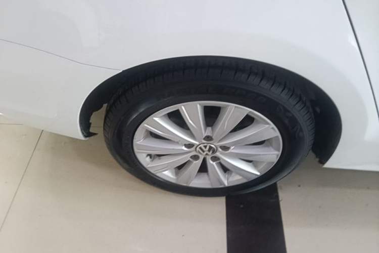Used Volkswagen Sagitar 2015 230TSI Automatic Comfort Version Right Rear Wheel Hub
