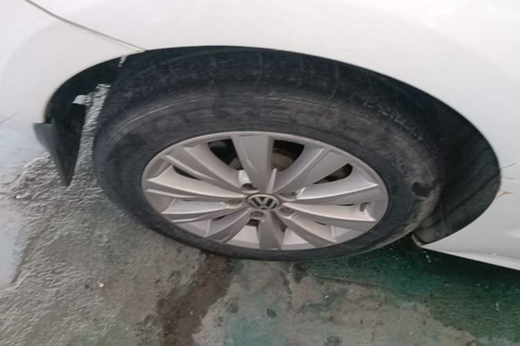Used Volkswagen Sagitar 2015 230TSI Manual Comfort Version Right Rear Wheel Hub
