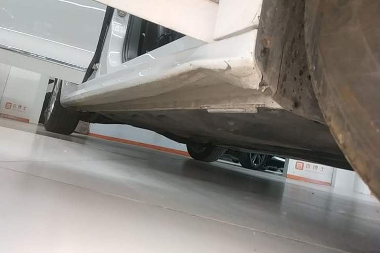 Used Volkswagen Sagitar 2015 230TSI Automatic Comfort Version Right Side Sill