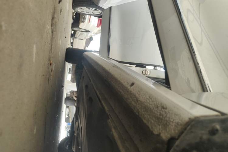 Used Volkswagen Sagitar 2015 230TSI Automatic Luxury Model Right Side Sill