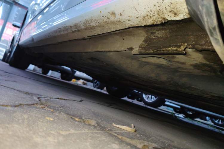 Used Volkswagen Sagitar 2015 1.6L Manual Comfort Model Right Side Sill