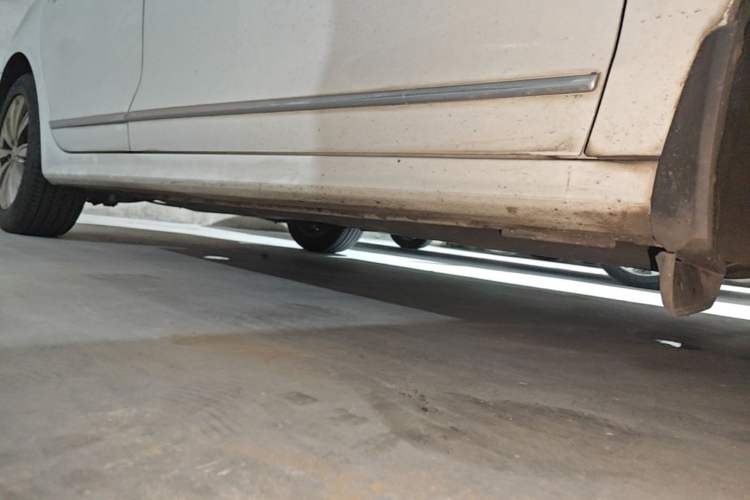 Used Volkswagen Sagitar 2015 1.6L Automatic Comfort Model Right Side Sill