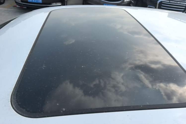 Used Volkswagen Sagitar 2015 1.6L Automatic Comfort Model Roof
