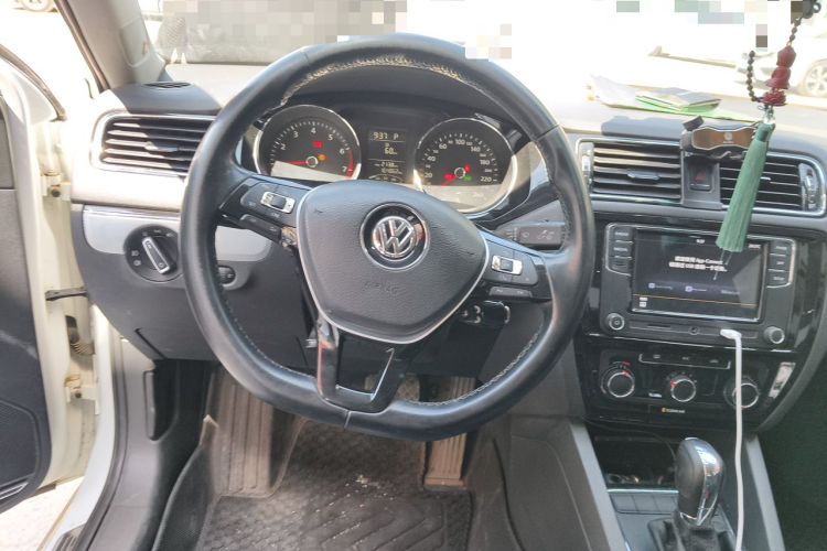 Used Volkswagen Sagitar 2015 1.6L Automatic Comfort Model Steering Wheel