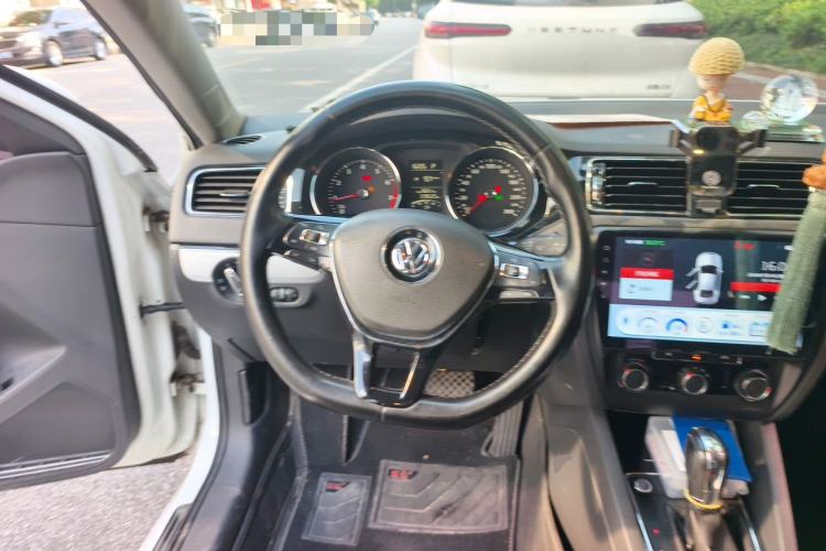 Used Volkswagen Sagitar 2015 1.6L Automatic Comfort Model Steering Wheel