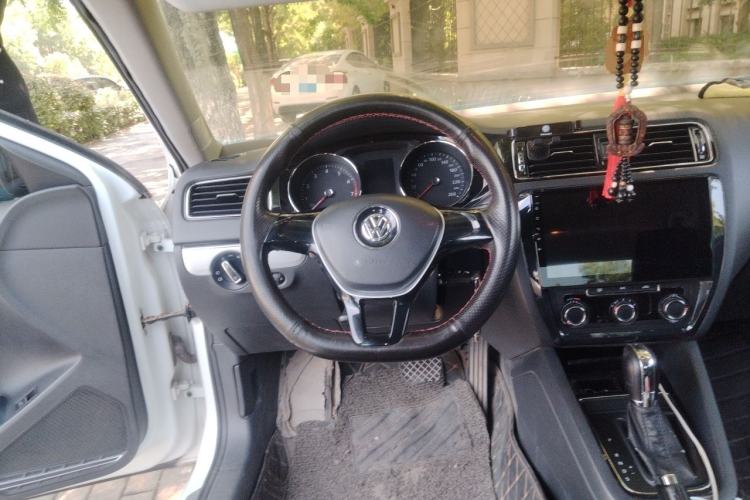 Used Volkswagen Sagitar 2015 1.6L Automatic Comfort Model Steering Wheel