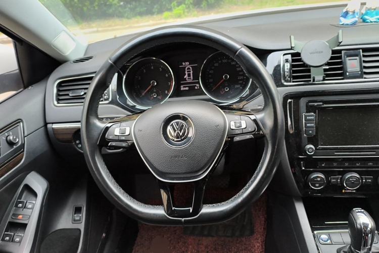 Used Volkswagen Sagitar 2015 230TSI Automatic Luxury Model Steering Wheel
