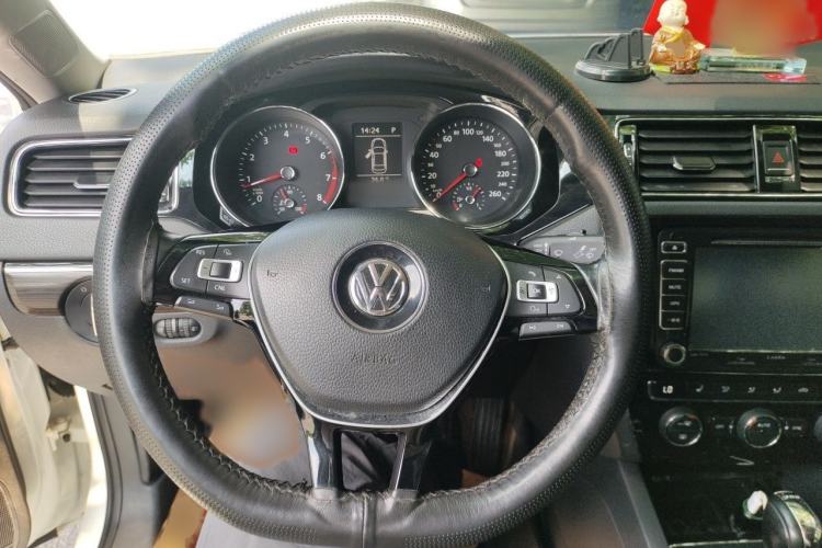 Used Volkswagen Sagitar 2015 230TSI Automatic Luxury Model Steering Wheel