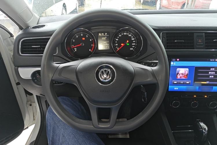 Used Volkswagen Sagitar 2015 1.6L Automatic Fashion Model Steering Wheel