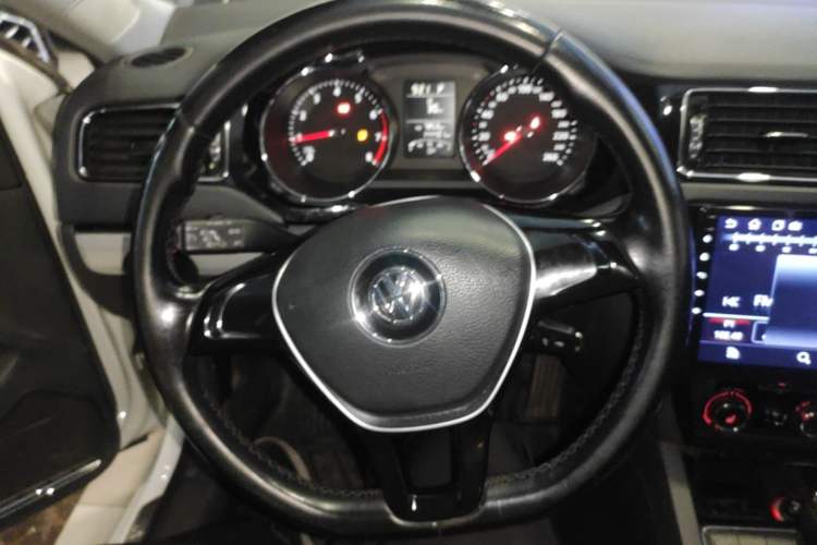 Used Volkswagen Sagitar 2015 1.6L Automatic Comfort Model Steering Wheel