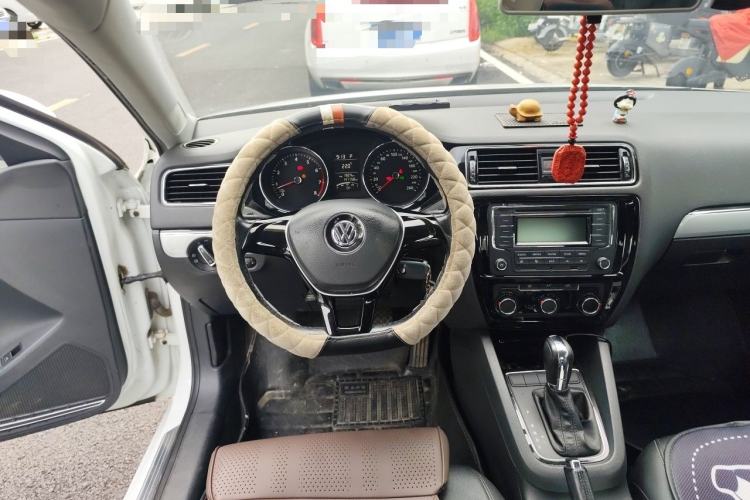 Used Volkswagen Sagitar 2015 1.6L Automatic Comfort Model Steering Wheel