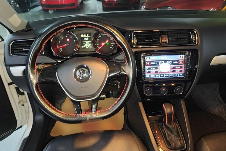 Used Volkswagen Sagitar 2015 1.6L Automatic Comfort Model Steering Wheel