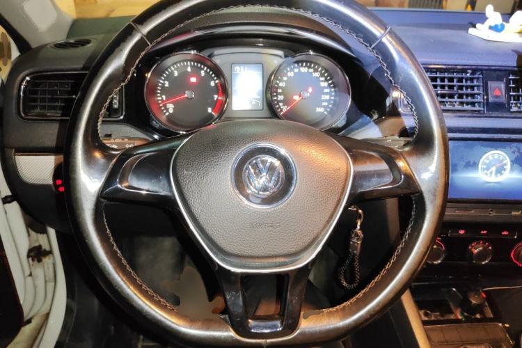 Used Volkswagen Sagitar 2015 1.6L Manual Comfort Model Steering Wheel