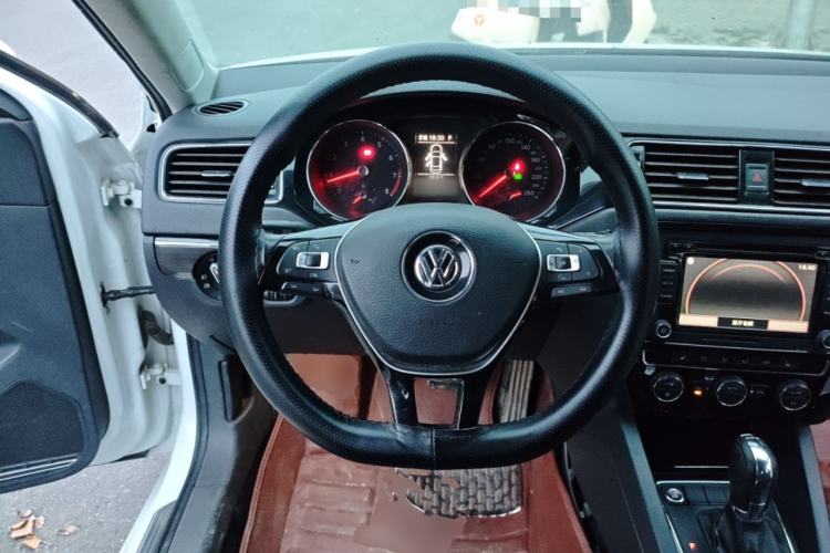 Used Volkswagen Sagitar 2015 230TSI Automatic Luxury Model Steering Wheel