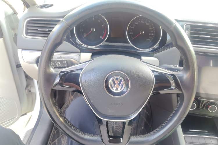 Used Volkswagen Sagitar 2015 1.6L Manual Comfort Model Steering Wheel