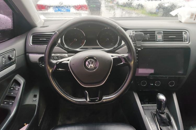 Used Volkswagen Sagitar 2015 1.6L Automatic Comfort Model Steering Wheel
