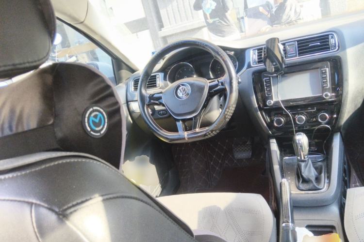Used Volkswagen Sagitar 2015 230TSI Automatic Comfort Version Steering Wheel