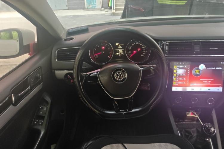Used Volkswagen Sagitar 2015 1.6L Manual Comfort Model Steering Wheel