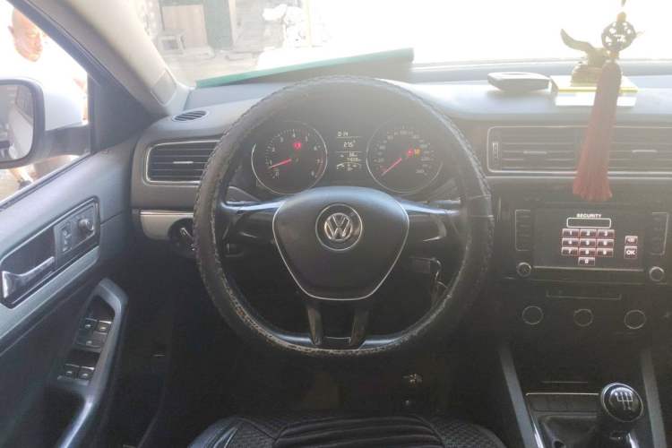 Used Volkswagen Sagitar 2015 1.6L Manual Comfort Model Steering Wheel