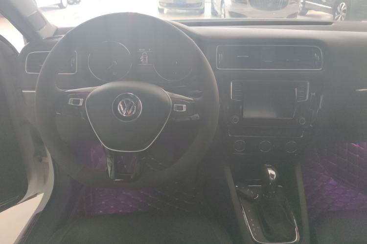 Used Volkswagen Sagitar 2015 230TSI Automatic Luxury Model Steering Wheel