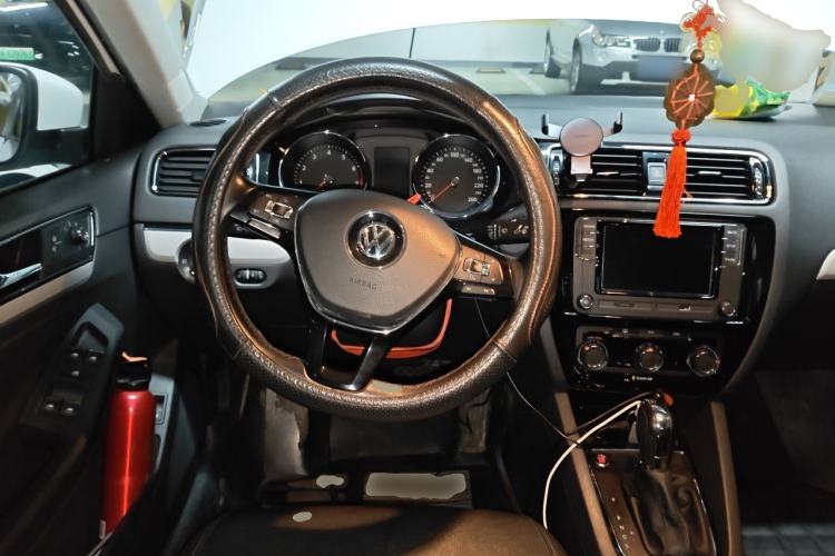 Used Volkswagen Sagitar 2015 1.6L Automatic Comfort Model Steering Wheel