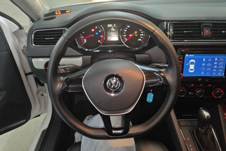 Used Volkswagen Sagitar 2015 1.6L Automatic Comfort Model Steering Wheel