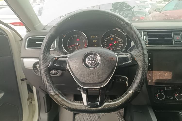 Used Volkswagen Sagitar 2015 230TSI Automatic Comfort Version Steering Wheel