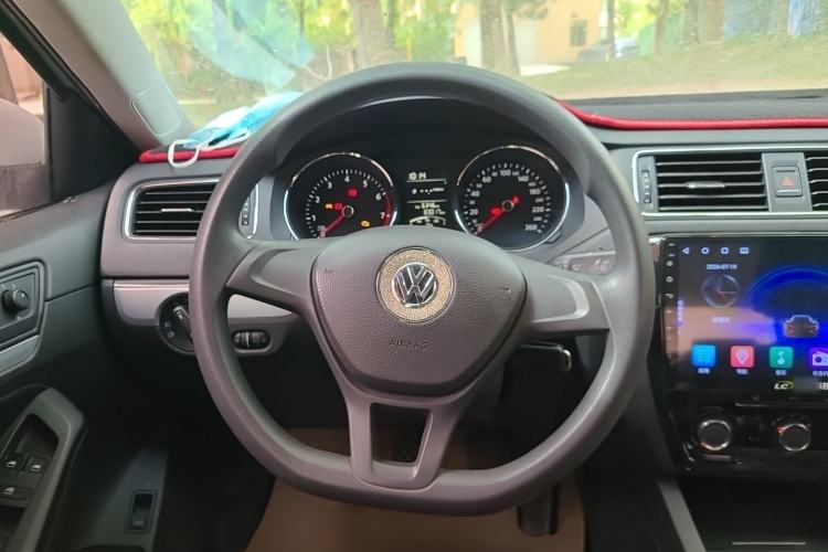 Used Volkswagen Sagitar 2015 1.6L Manual Fashion Edition Steering Wheel