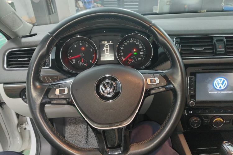 Used Volkswagen Sagitar 2015 230TSI Automatic Luxury Model Steering Wheel