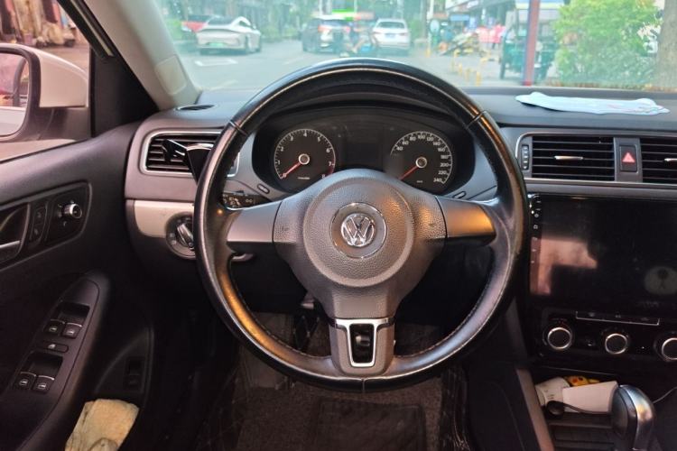 Used Volkswagen Sagitar 2015 1.6L Automatic Comfort Model Steering Wheel