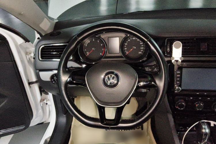 Used Volkswagen Sagitar 2015 1.6L Automatic Comfort Model Steering Wheel