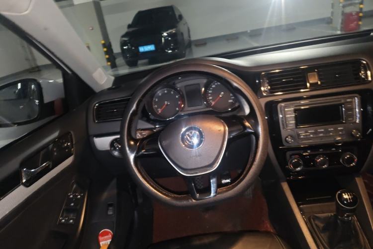 Used Volkswagen Sagitar 2015 1.6L Manual Comfort Model Steering Wheel