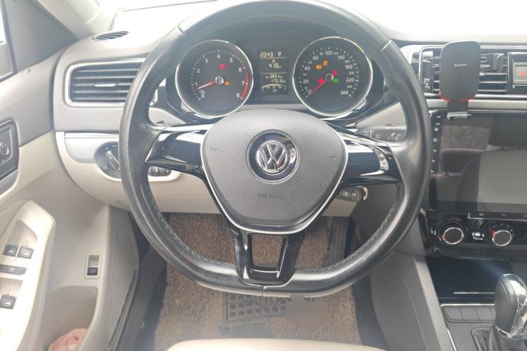 Used Volkswagen Sagitar 2015 1.6L Automatic Comfort Model Steering Wheel
