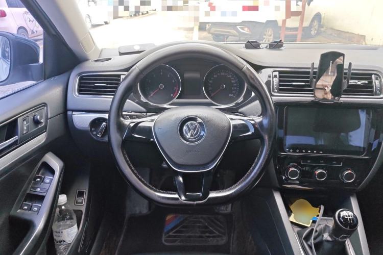 Used Volkswagen Sagitar 2015 1.6L Manual Comfort Model Steering Wheel