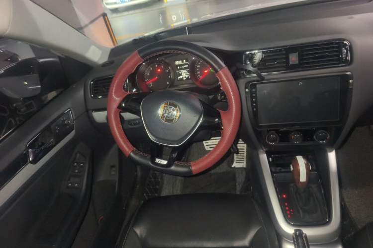 Used Volkswagen Sagitar 2015 1.6L Automatic Comfort Model Steering Wheel
