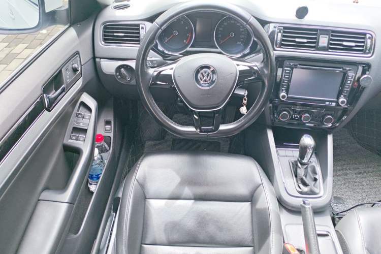 Used Volkswagen Sagitar 2015 1.6L Automatic Comfort Model Steering Wheel