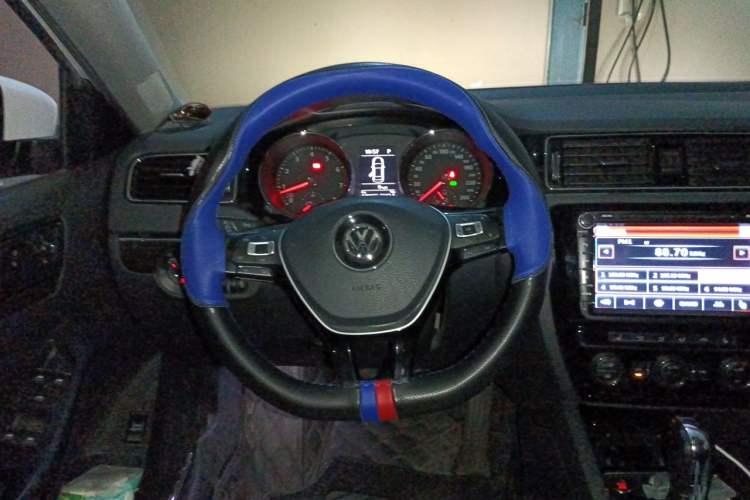Used Volkswagen Sagitar 2015 230TSI Automatic Luxury Model Steering Wheel