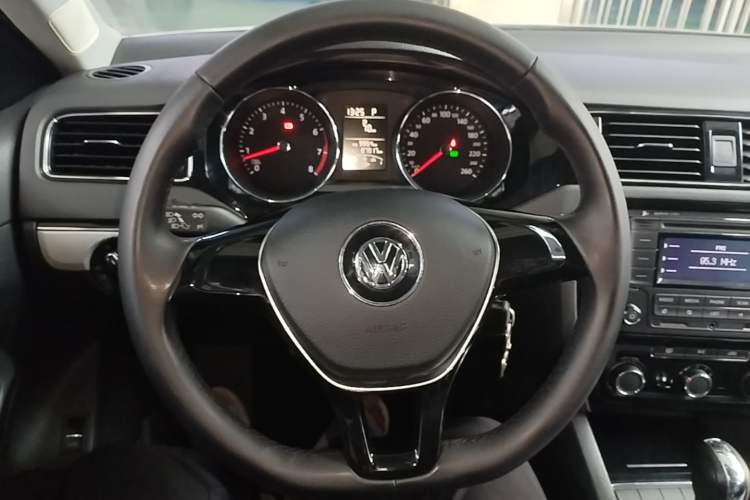 Used Volkswagen Sagitar 2015 1.6L Automatic Comfort Model Steering Wheel