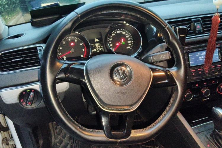 Used Volkswagen Sagitar 2015 1.6L Automatic Comfort Model Steering Wheel