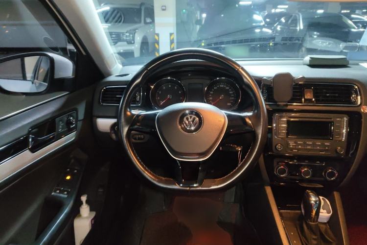 Used Volkswagen Sagitar 2015 1.6L Automatic Comfort Model Steering Wheel
